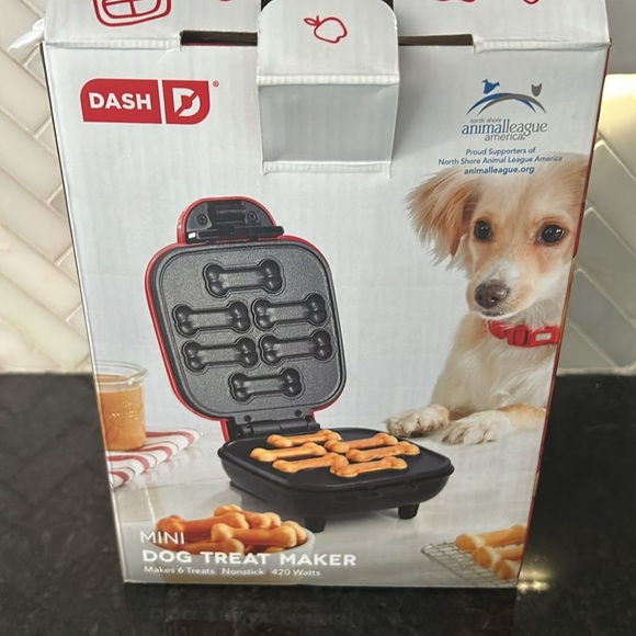 Dash Mini dog treat maker red makes 6 treats nonstick 420 Watts - Picture 5 of 7